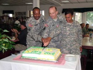 Soldiers cutting cake at USAG Darmstadt